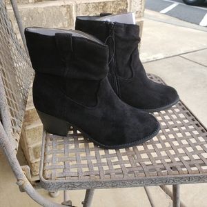 Pop EIlat Black Suede side zip Bootie sz7.5